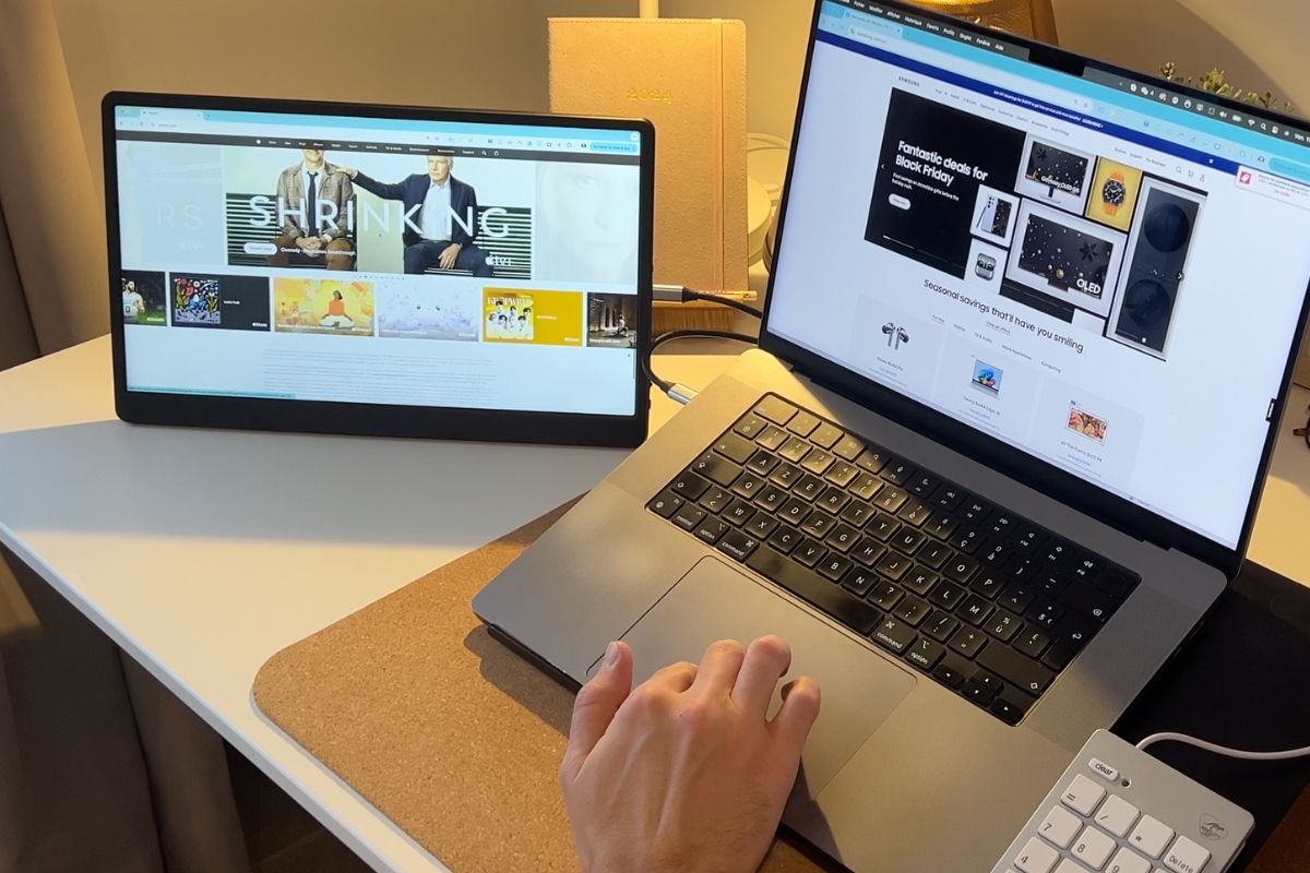 Work Smarter with a Dual Display Laptop Setup