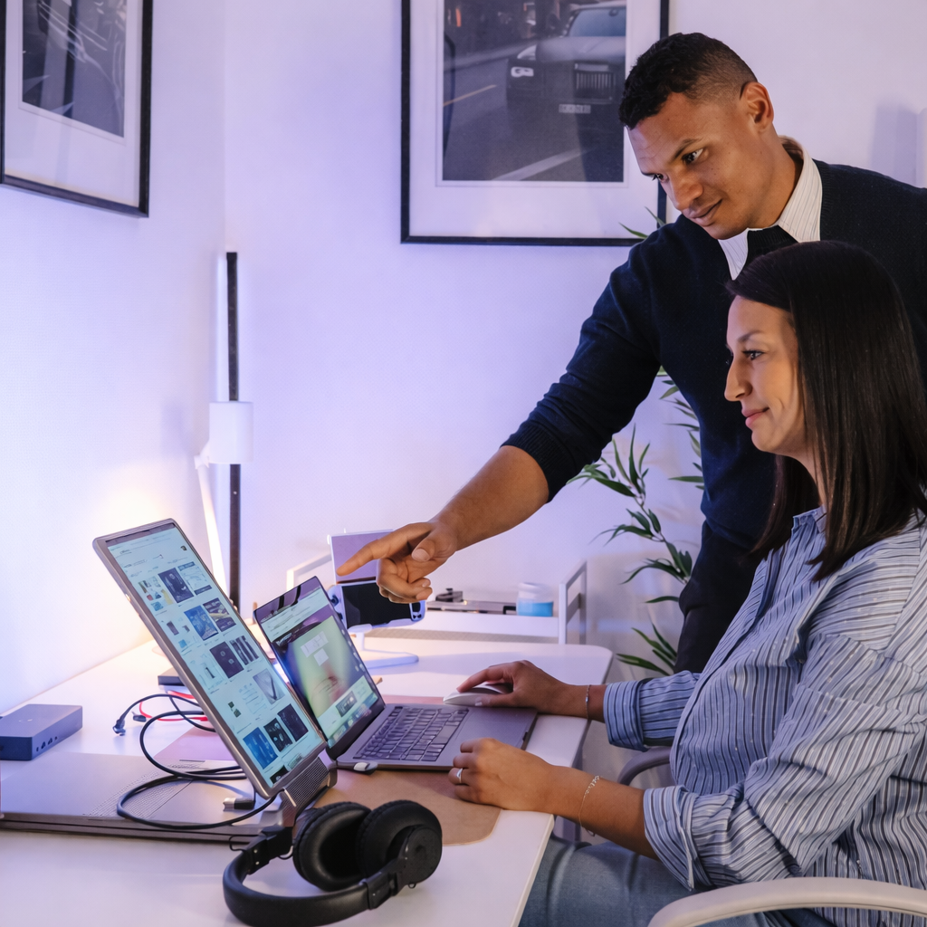 Dual Screen Laptop Monitors for Work and Travel – Aura